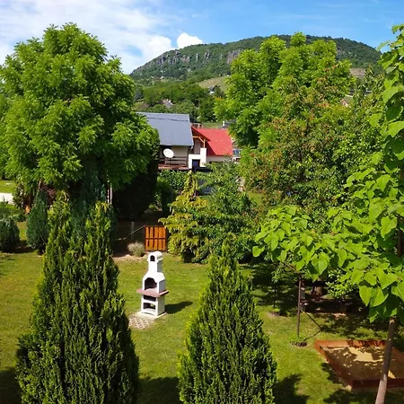 Csaladbarat A Badacsony Hegy Labanal Bl15 باداتشونيتوماي