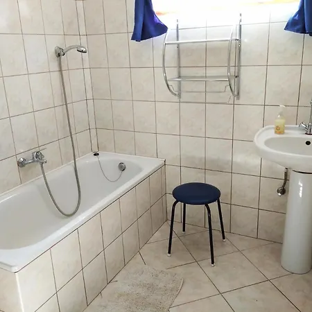 Vakantiehuis Csaladbarat A Badacsony Hegy Labanal Bl15 *