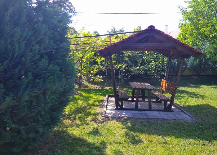 Csaladbarat A Badacsony Hegy Labanal Bl15 بيت للعطل باداتشونيتوماي