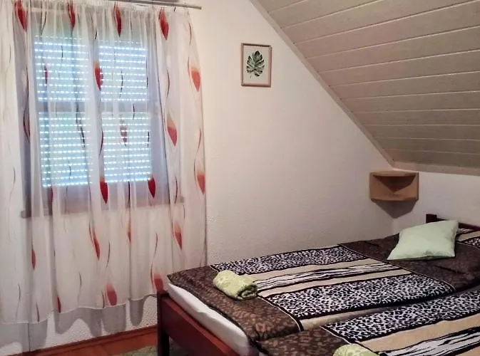 Csaladbarat A Badacsony Hegy Labanal Bl15 *