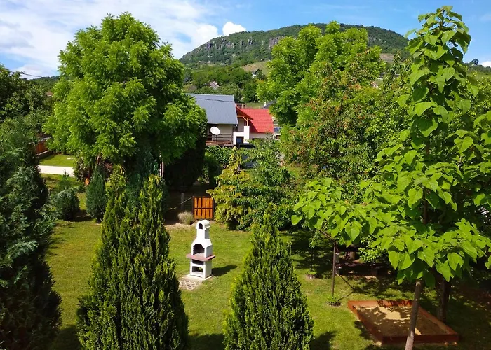 Csaladbarat A Badacsony Hegy Labanal Bl15 בדקסוניטומאי