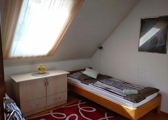 Csaladbarat A Badacsony Hegy Labanal Bl15 بيت للعطل